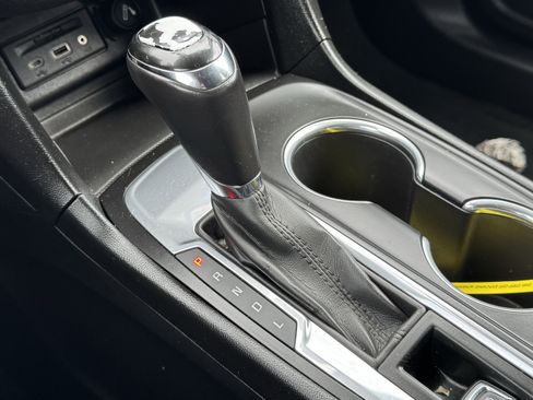 Used 2019 Chevrolet Equinox LT w/ Sun & Navigation Package image 10