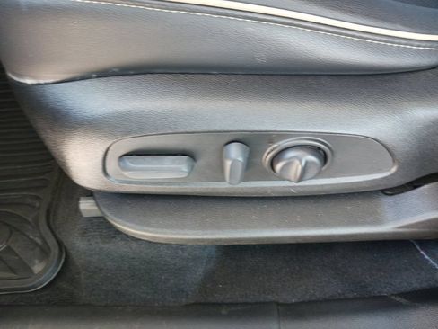 Used 2022 Chevrolet Traverse Premier FWD image 25