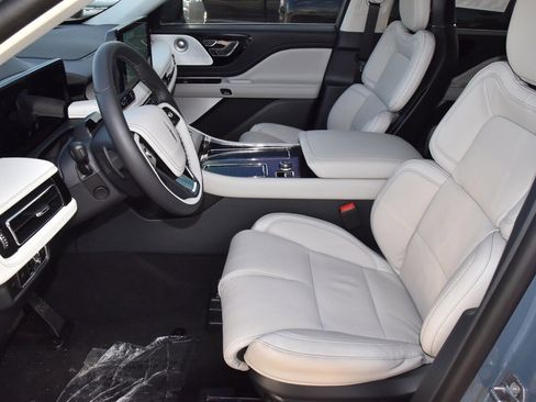 New 2026 Lincoln Aviator Reserve image 13