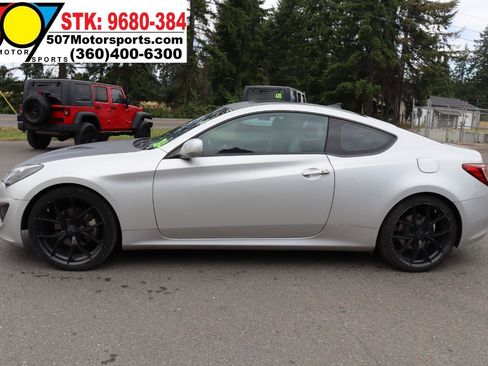 Used 2013 Hyundai Genesis 2.0T RWD image 5
