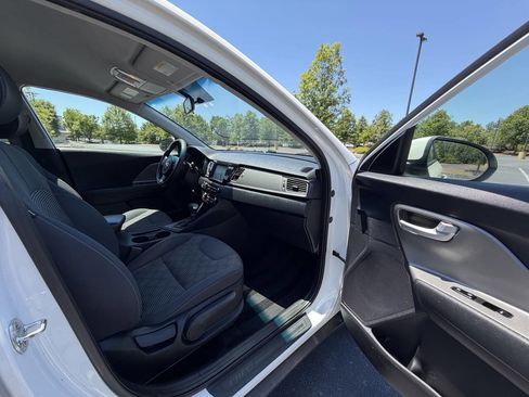 Used 2018 Kia Niro LX FWD image 18