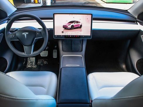 Used 2023 Tesla Model Y Performance image 34