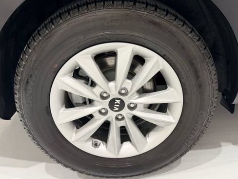 Used 2019 Kia Sorento AWD V6 image 12