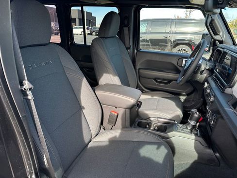 Certified 2024 Jeep Wrangler Sahara w/ Technology Group image 23