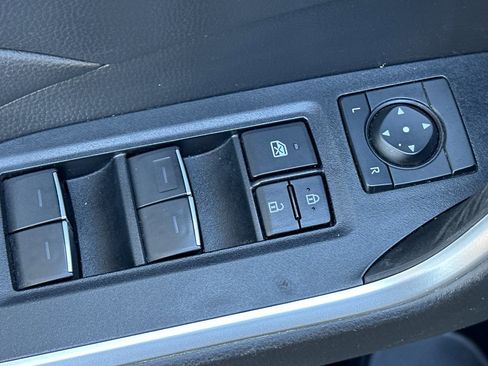Used 2022 Toyota RAV4 XLE Premium FWD image 12