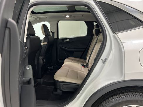 Used 2022 Ford Escape Titanium AWD/4WD image 29