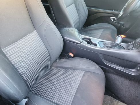 Used 2016 Dodge Challenger SXT image 12