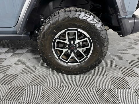 Used 2025 Jeep Wrangler Unlimited Rubicon image 34