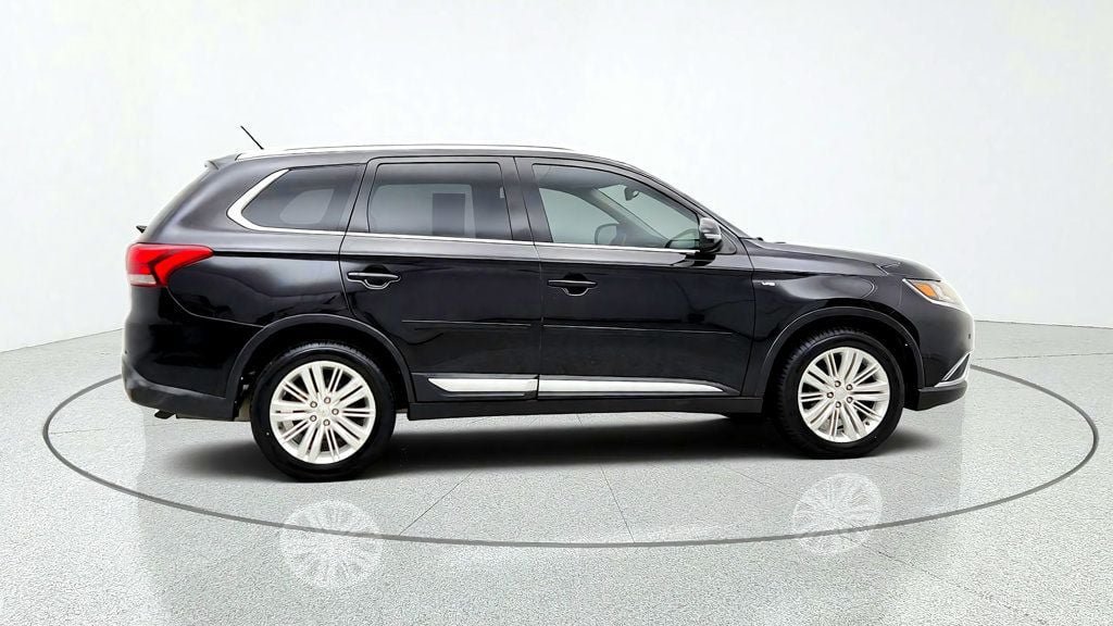Used 2016 Mitsubishi Outlander GT AWD/4WD image 4