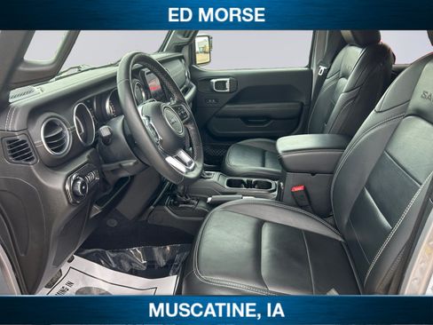 Used 2018 Jeep Wrangler Unlimited Sahara AWD/4WD image 9