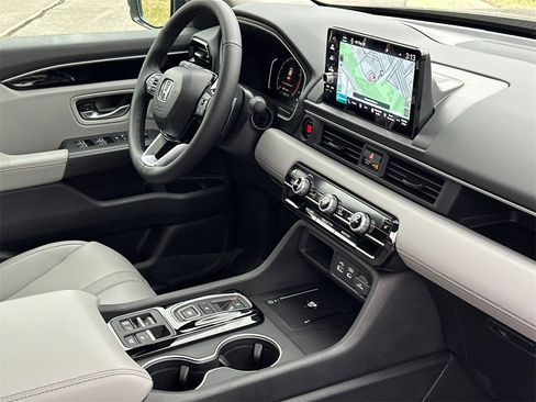 New 2025 Honda Pilot Touring image 10