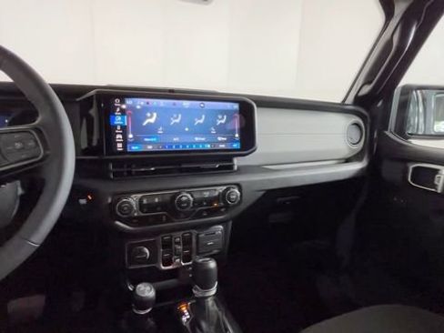 Used 2024 Jeep Wrangler Unlimited w/ Convenience Group AWD/4WD image 18