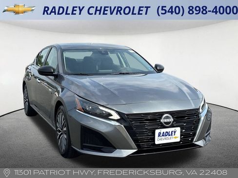 Used 2025 Nissan Altima 2.5 SV FWD image 21