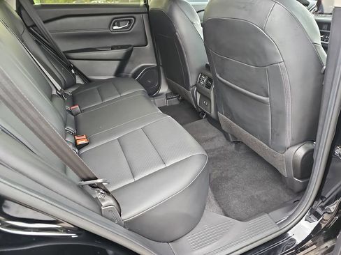 Used 2025 Nissan Rogue SV w/ SV Premium Package FWD image 15