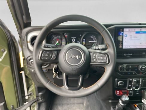 Used 2024 Jeep Wrangler Unlimited AWD/4WD image 18