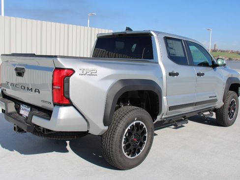 New 2025 Toyota Tacoma TRD Off-Road image 4