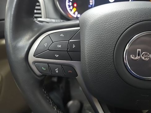 Used 2022 Jeep Grand Cherokee Laredo E image 19