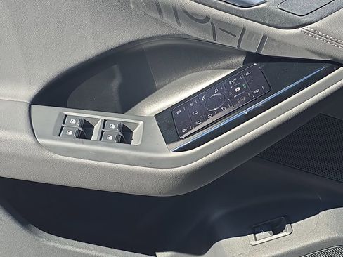 Used 2025 Audi Q6 e-tron Premium Plus w/ Premium Plus image 31