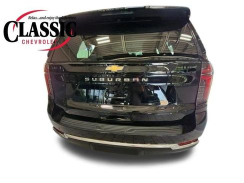 Used 2025 Chevrolet Suburban LS image 7