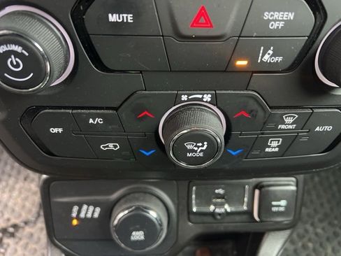 Used 2022 Jeep Renegade Limited image 27