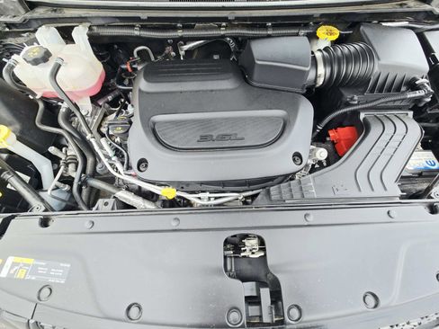 Used 2025 Chrysler Pacifica Limited FWD image 22