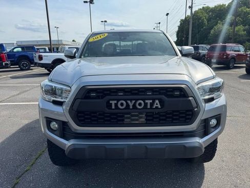 Used 2019 Toyota Tacoma TRD Off-Road AWD/4WD image 2