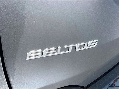 Used 2025 Kia Seltos SX AWD/4WD image 9