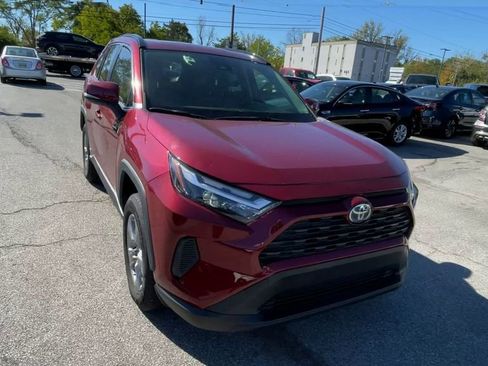 Used 2022 Toyota RAV4 XLE w/ Convenience Package image 4