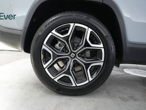 Used 2025 Rivian R1S Adventure image 22