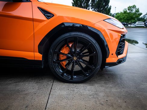 Used 2022 Lamborghini Urus AWD/4WD image 14