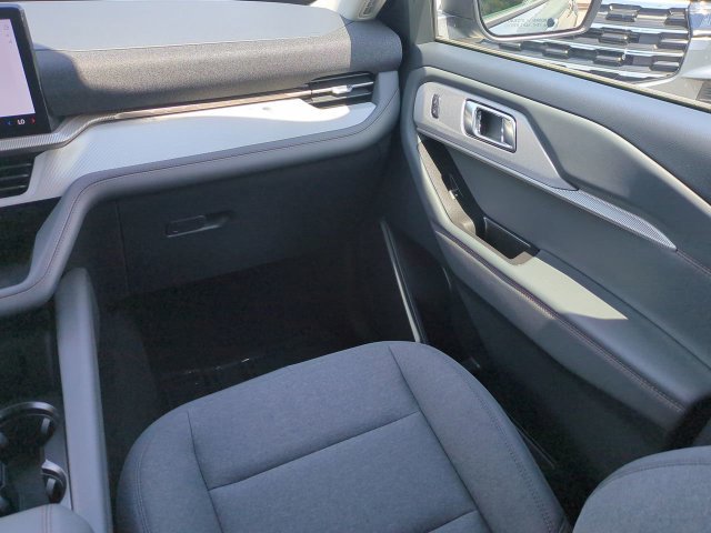 New 2026 Ford Explorer Active RWD image 18