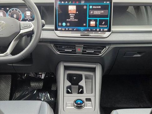 New 2026 Volkswagen Tiguan SE image 13