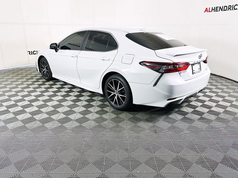 Used 2023 Toyota Camry SE image 5