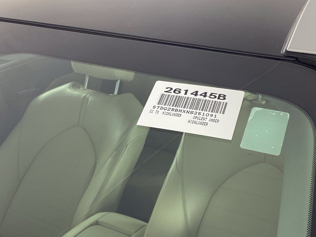 Used 2022 Toyota Highlander XLE AWD/4WD image 39