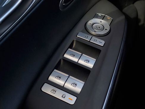 Used 2023 Genesis GV70 2.5T w/ Sport Prestige Package image 19