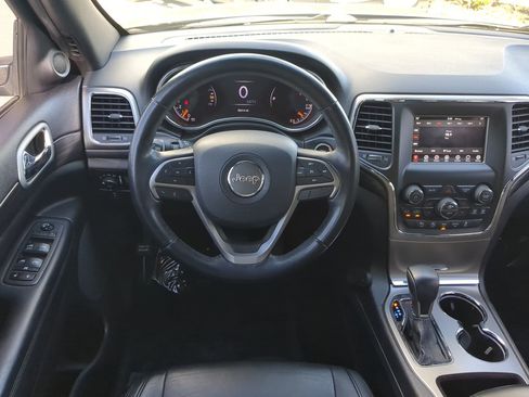 Used 2020 Jeep Grand Cherokee Laredo w/ Security & Convenience Group image 16