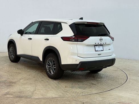 Used 2024 Nissan Rogue S AWD/4WD image 3