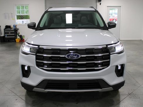 New 2026 Ford Explorer Active w/ Active Comfort Package AWD/4WD image 2