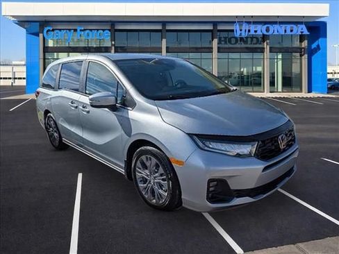 Certified 2026 Honda Odyssey Touring image 1