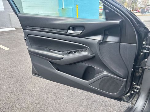 Used 2025 Nissan Altima 2.5 SV FWD image 18