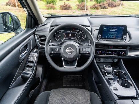 Used 2024 Nissan Rogue SV FWD image 23