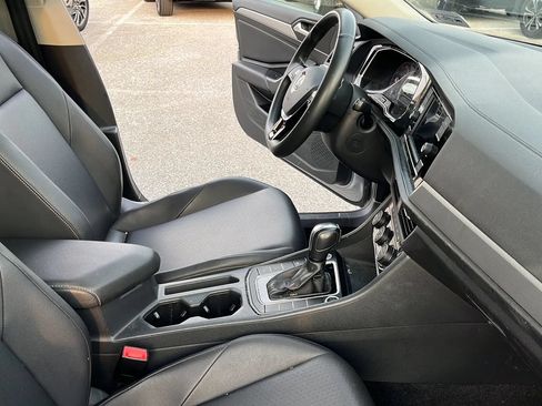 Used 2020 Volkswagen Jetta SE w/ SE Cold Weather Package FWD image 14