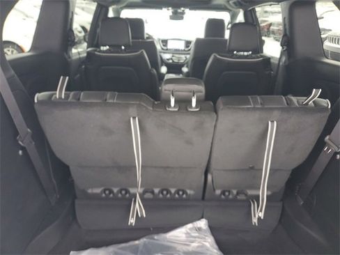 New 2026 Chrysler Pacifica Limited w/ Trailer Tow Group image 8
