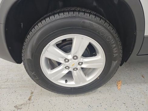 Used 2018 Chevrolet Trax LT w/ LT Convenience Package image 9