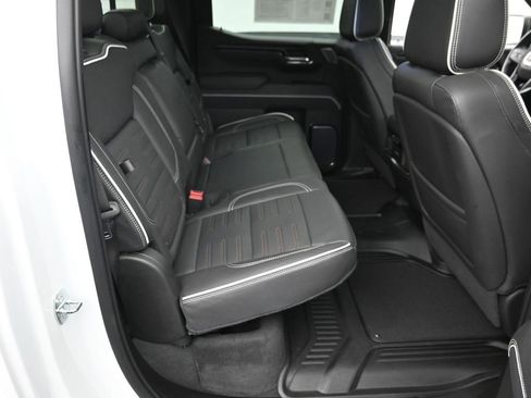 Used 2023 GMC Sierra 1500 AT4X image 9