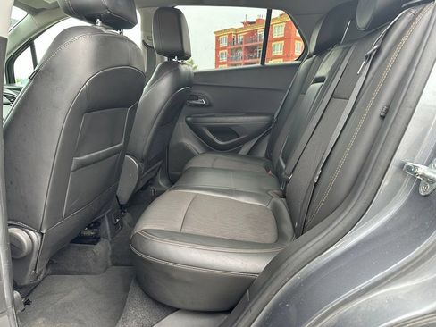 Used 2019 Chevrolet Trax LT w/ LT Convenience Package FWD image 19