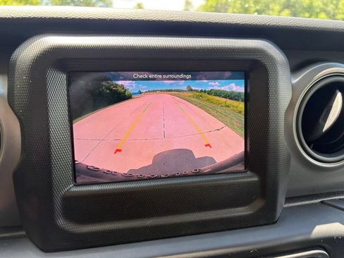 Used 2023 Jeep Wrangler Unlimited w/ Convenience Group AWD/4WD image 5