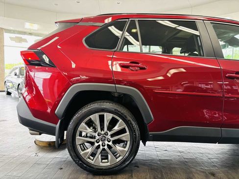 Used 2022 Toyota RAV4 XLE Premium AWD/4WD image 17