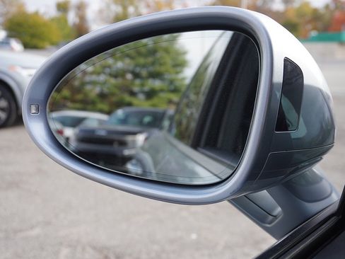 Used 2022 Porsche Macan image 40