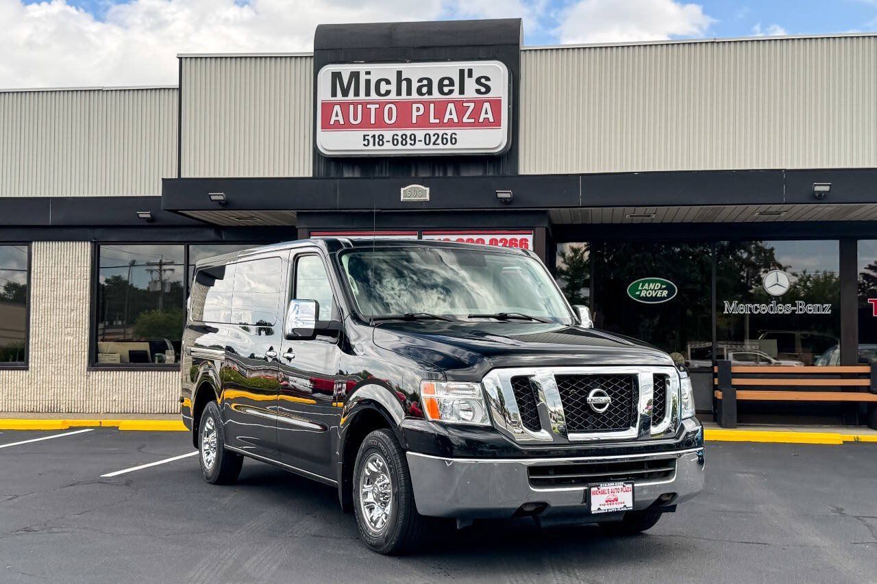 Used 2018 Nissan NV 3500 SV w/ Navigation Package RWD image 2